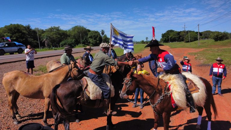 Jinetes uruguayos cada vez más cerca de Asunción