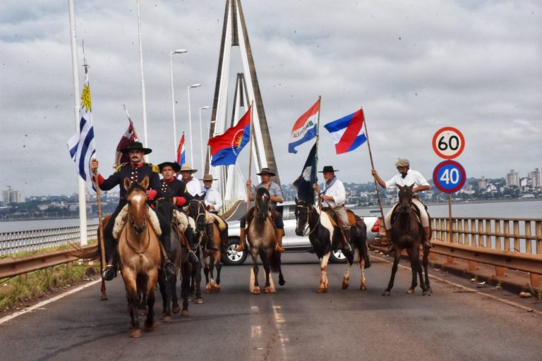 Jinetes marchan 1.000 kilómetros desde Uruguay hasta Asunción