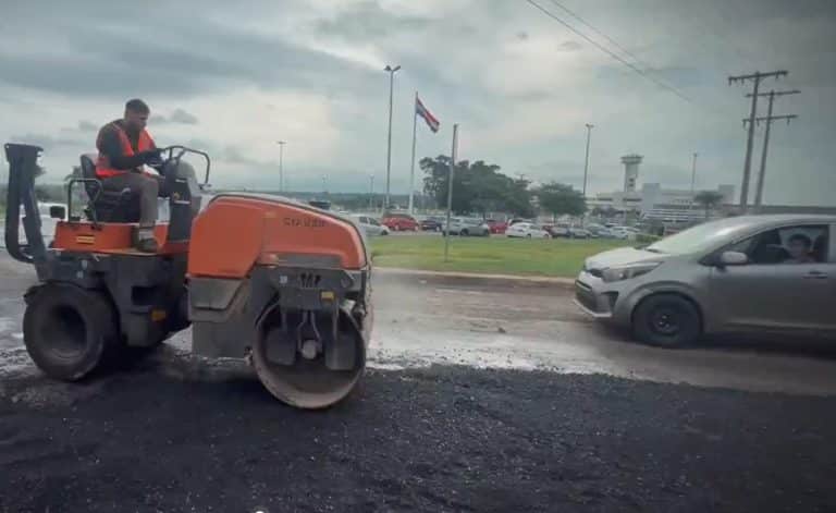 Comenzaron a reparar la ruta de acceso al aeropuerto