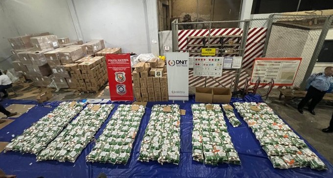 Cocaína incautada en el Aeropuerto Silvio Pettirossi pesó 976 kilos, informó la Policía