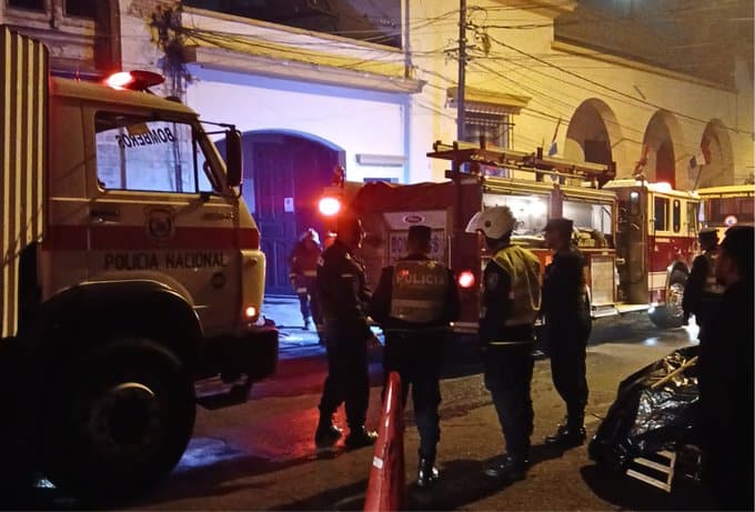 Incendio en edificio de la Caja Municipal de Asunción causó protesta de los beneficiarios