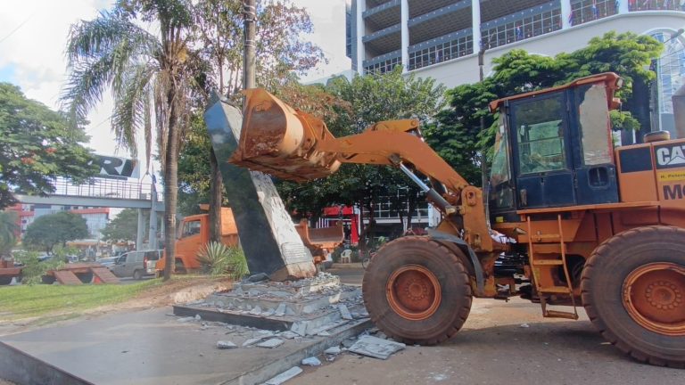 MOPC terminó demoliendo escultura masónica de CDE