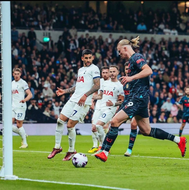 Manchester City ganó y está a una sola victoria de hacer historia