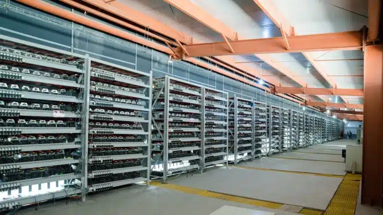 Granjas de Criptomonedas, desgastan a la red eléctrica