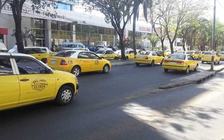 Taxistas vuelven a pedir regulación de plataformas de viajes