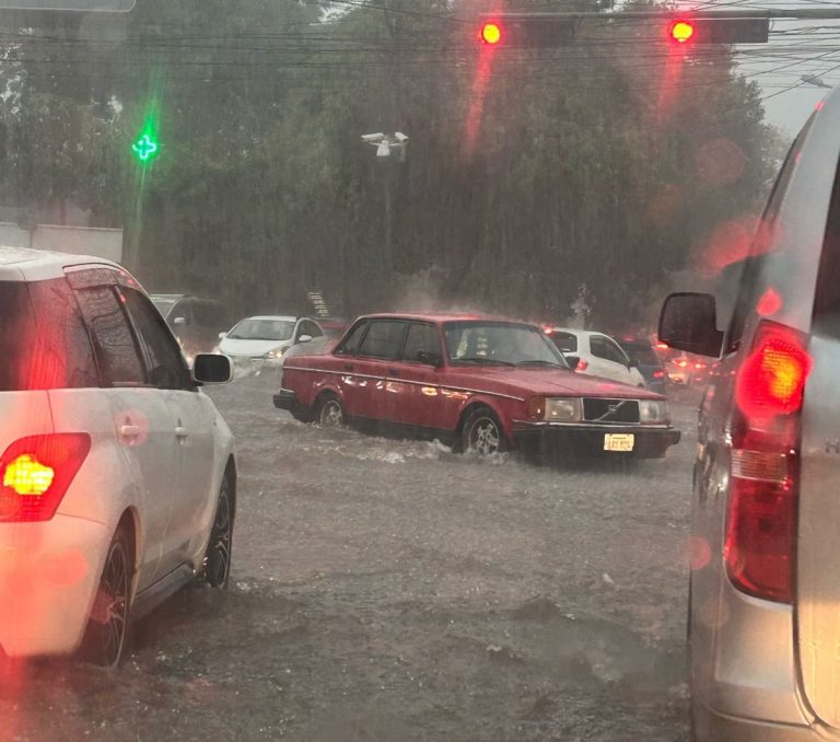 Lluvia obliga a aminorar la marcha y hace lento ingreso a capital