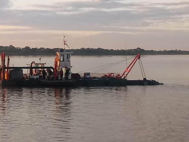 Aceleran trabajo de dragado del río Paraguay