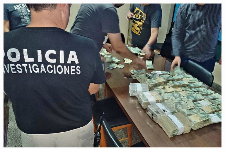 Policía recupera 1.300 millones de guaraníes de lo robado a casa de cambios en Villa Morra