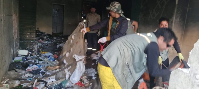 Municipalidad intervino edificio abandonado que delincuentes usan como aguantadero