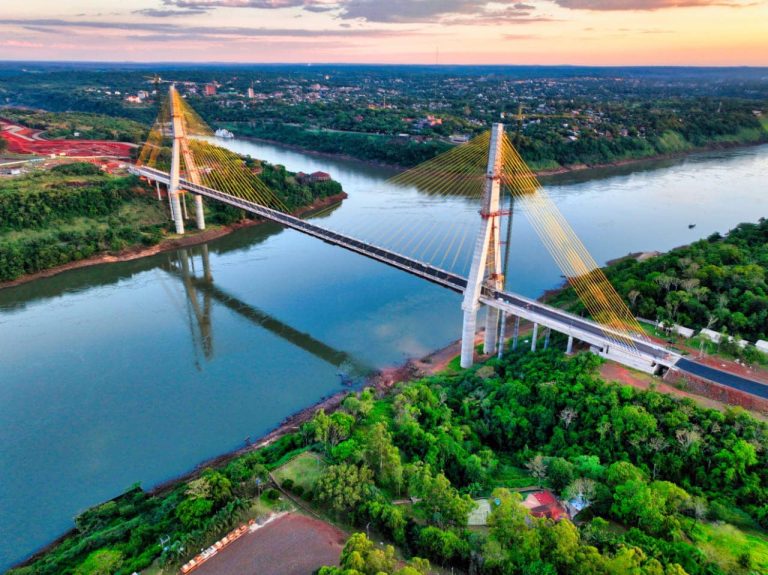 CODETRI tilda de “monumento” el Puente de la Integración