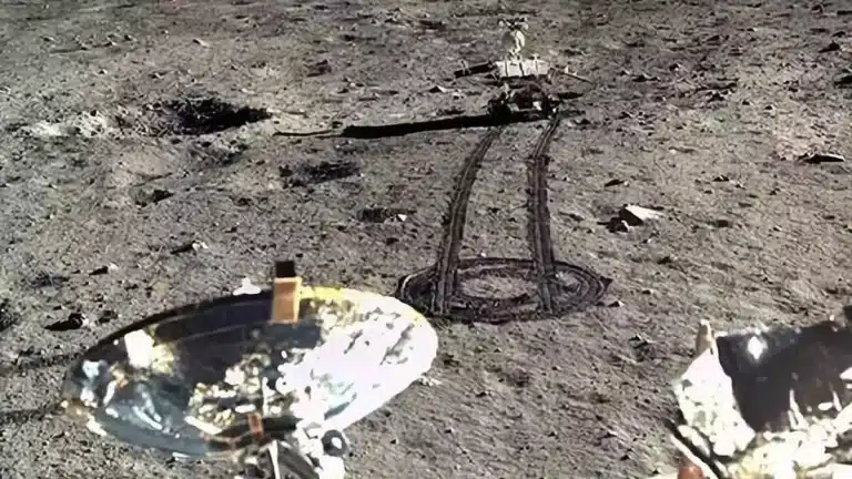 Nave espacial china aterriza en la cara oculta de la Luna