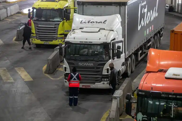 Camionero paraguayo internado esperando el cruce a Chile