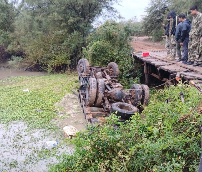 Un militar fallece y 7 resultan heridos, tras un vuelco en el Chaco