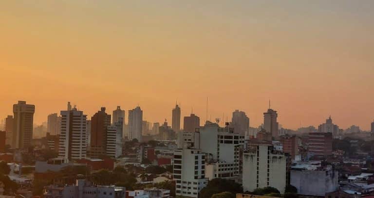 Vientos variables, humo y probabilidad de lluvias