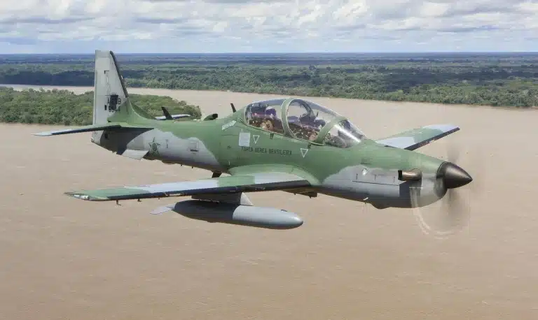 Gobierno anuncia la compra de 6 aviones Súper Tucano para fortalecer la seguridad aérea