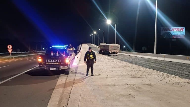 Rampa de emergencia salvó la vida de un camionero sobre la PY02