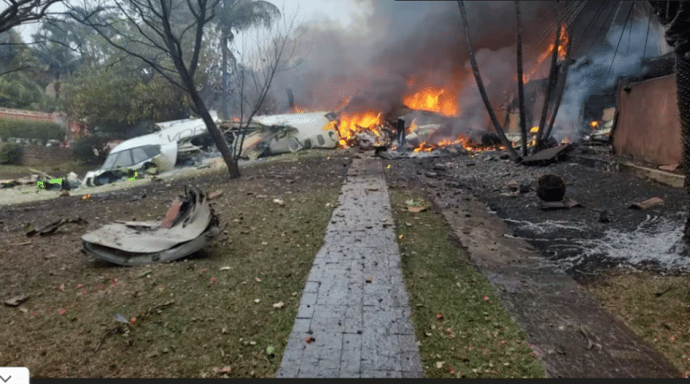 Llegó tarde al embarque, no subió al avión y se salvó la vida