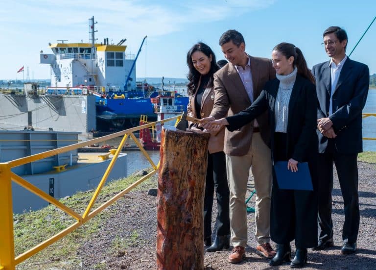 Paraguay aumenta su capacidad de transporte fluvial inaugurando flota de 12 barcazas