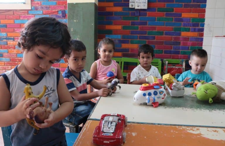 Presentan proyecto de ley que crea guarderías infantiles en las universidades públicas