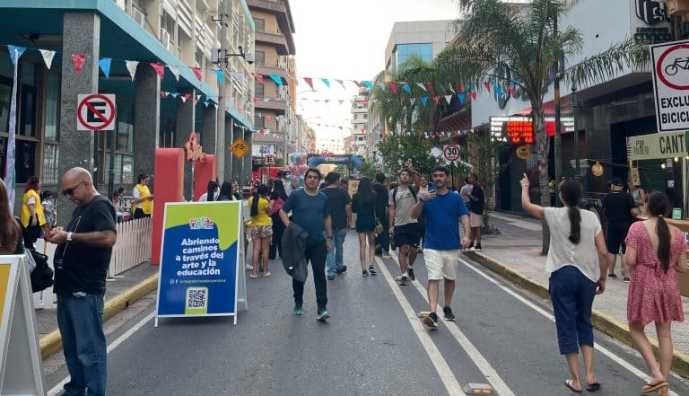 Caminata, feria, música y diversión en Calle Palma por el Día de la Juventud