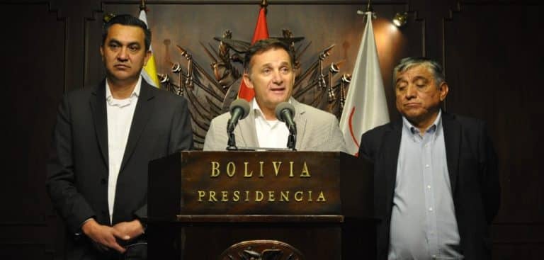 Ordenan detención de ex ministro de Bolivia que pidió refugio en Paraguay