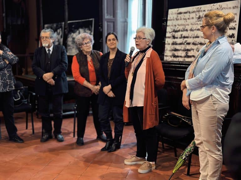 Reconocimiento a Susy Delgado en el Día de la Poesía