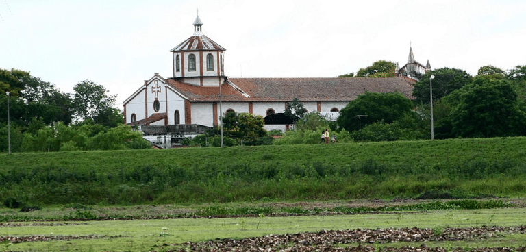 Profanan Iglesia San Blas de Pilar, destruyeron objetos sagrados