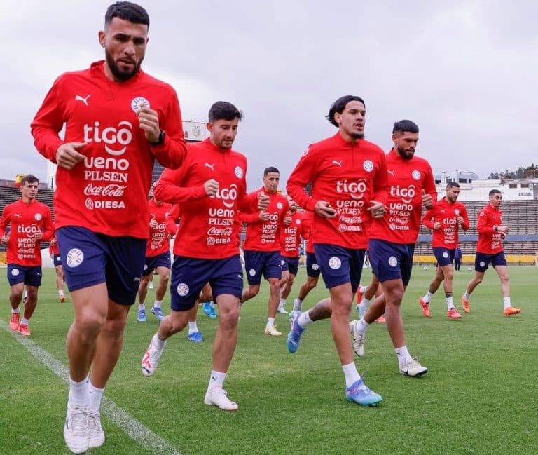 La selección mayor ensayó en Quito con lluvia y lista completa