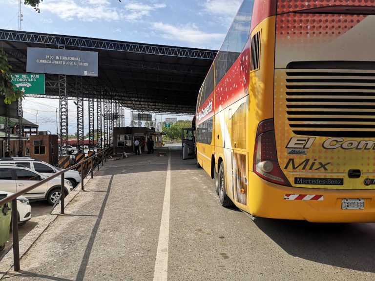 Policía se prepara para recibir a miles de hinchas extranjeros