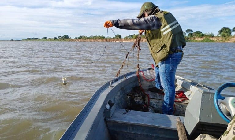 Mades retira espineles prohibidos de los ríos