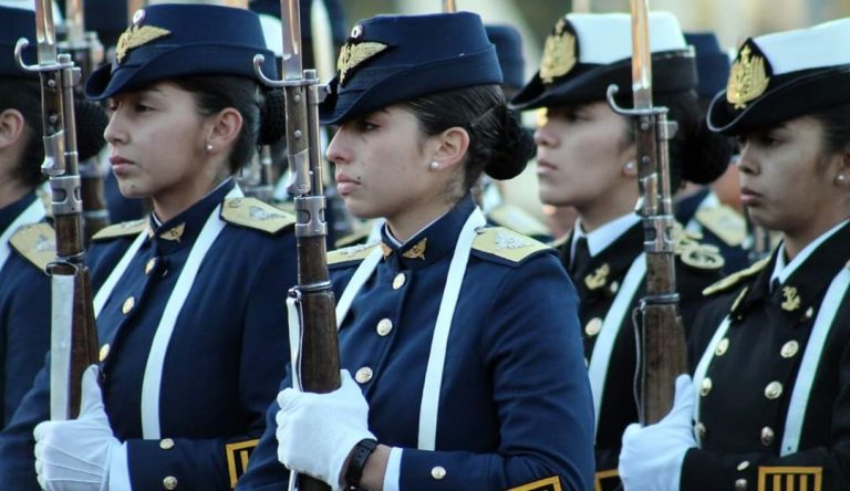 Crece el interés de las mujeres para hacer el servicio militar, para ellas, optativo