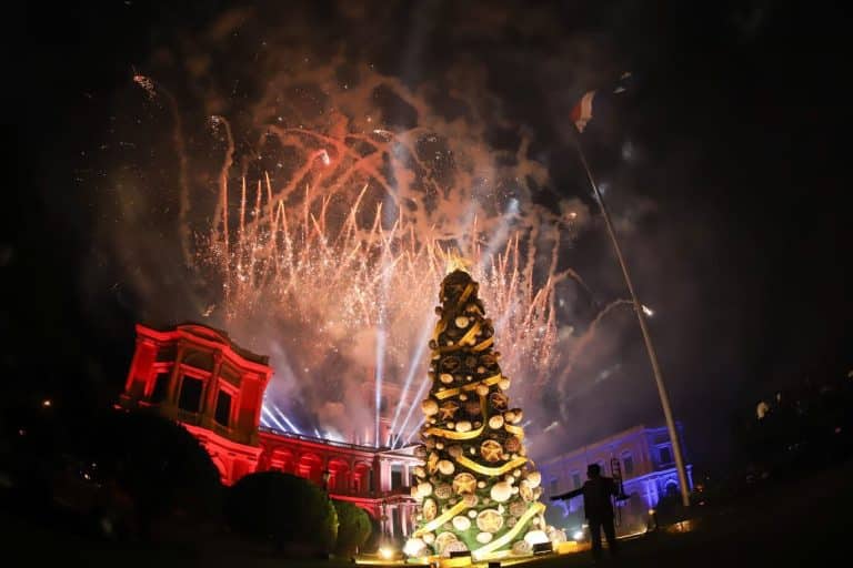 Con luces, color y cultura, dieron inicio al tiempo navideño