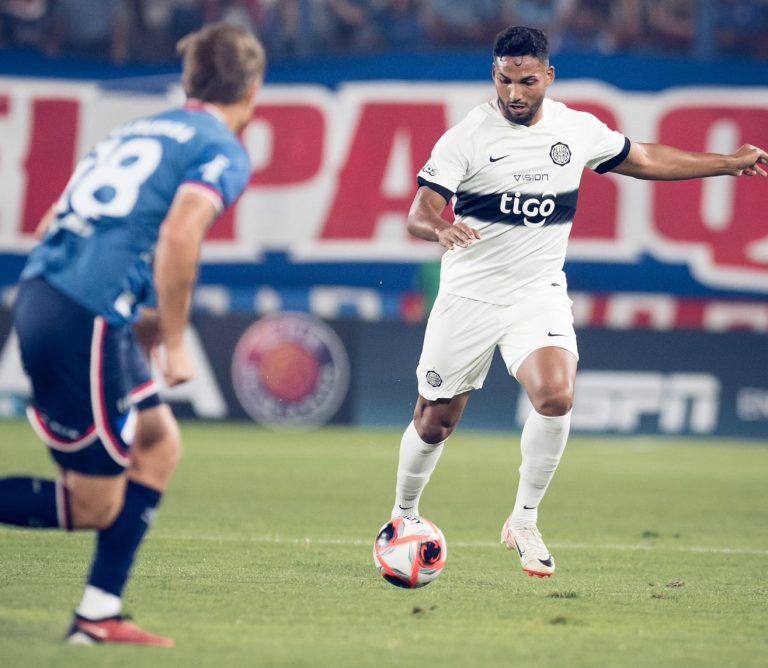 Olimpia se hace fuerte en Uruguay y vence a Nacional por 2 a 0