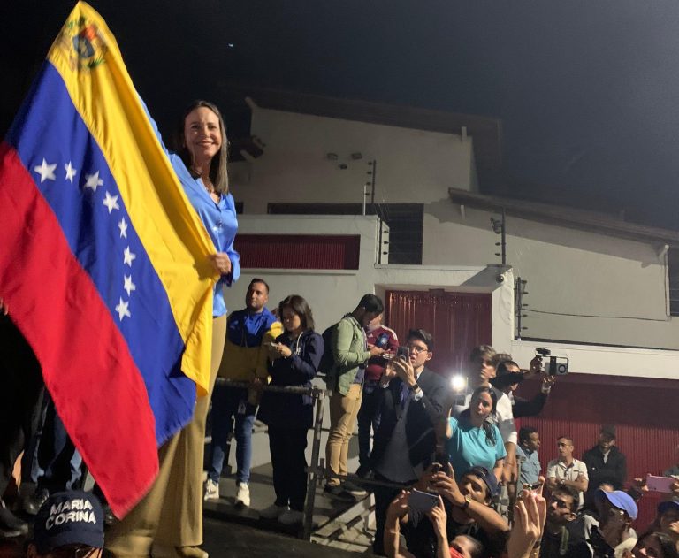 Aumenta la tensión en Venezuela. La gente comenzó a manifestarse contra el régimen