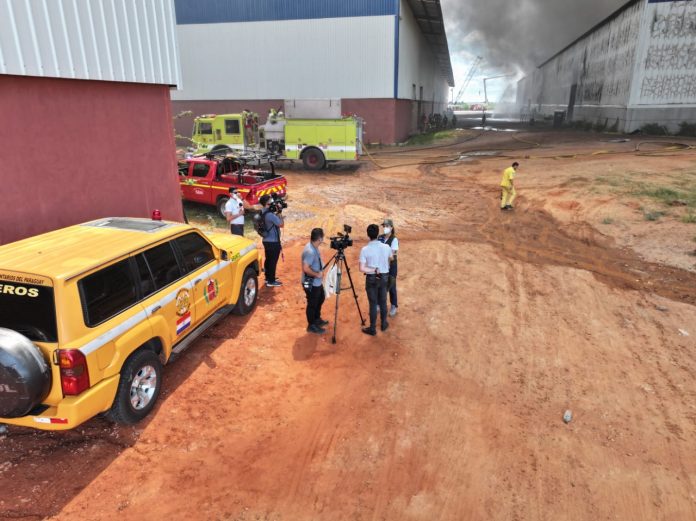 Incendio en Puerto Fénix