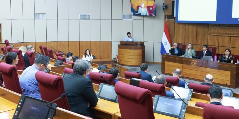 Senador, José Oviedo, recibió críticas a su proyecto de ley de reforma del Jurado de Magistrados