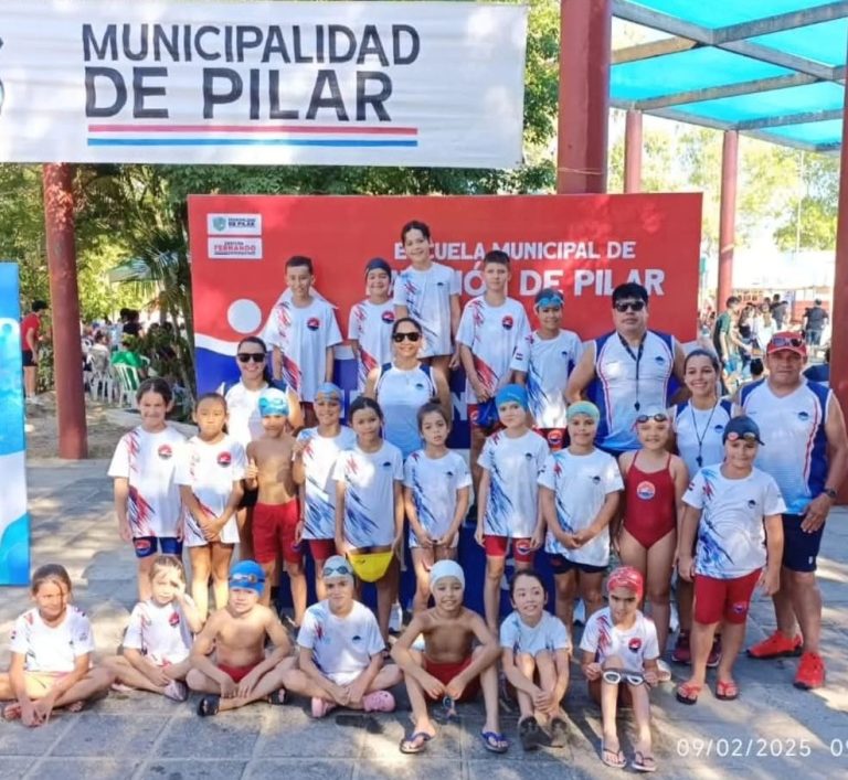 Pilar vivió la primera gran fiesta de las escuelas de natación