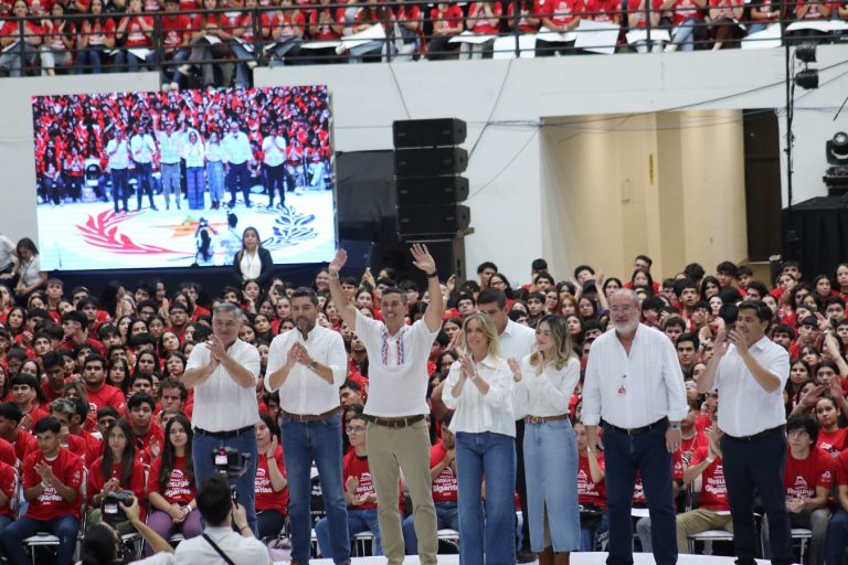 Más de 6.700 jóvenes accedieron a becas en Paraguay