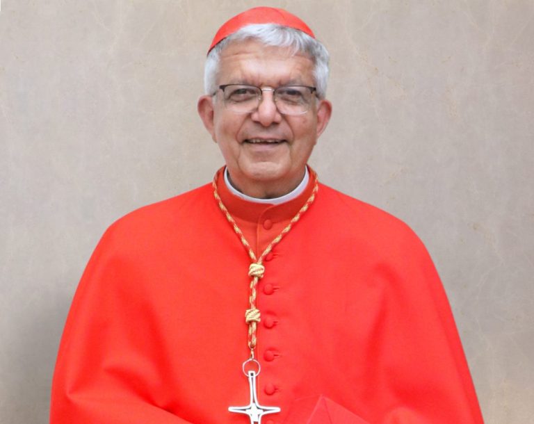 Llegó a Roma el primer cardenal paraguayo para recluirse en cónclave