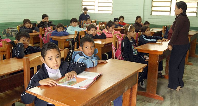 El MEC prohíbe suspender clases el 29 de abril para festejar el Día del Maestro