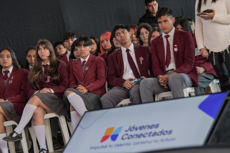 Formación digital para 30.000 estudiantes con «Jóvenes Conectados»