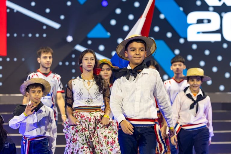 Equipo que representará a Paraguay en el Mundial de Robótica organiza rifas para costear el viaje