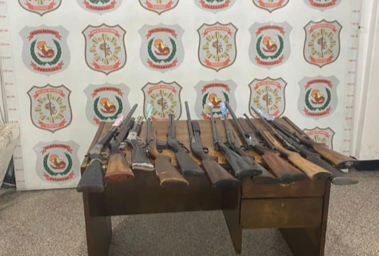 Detienen a hombre de 75 años que tenía un arsenal en su vivienda