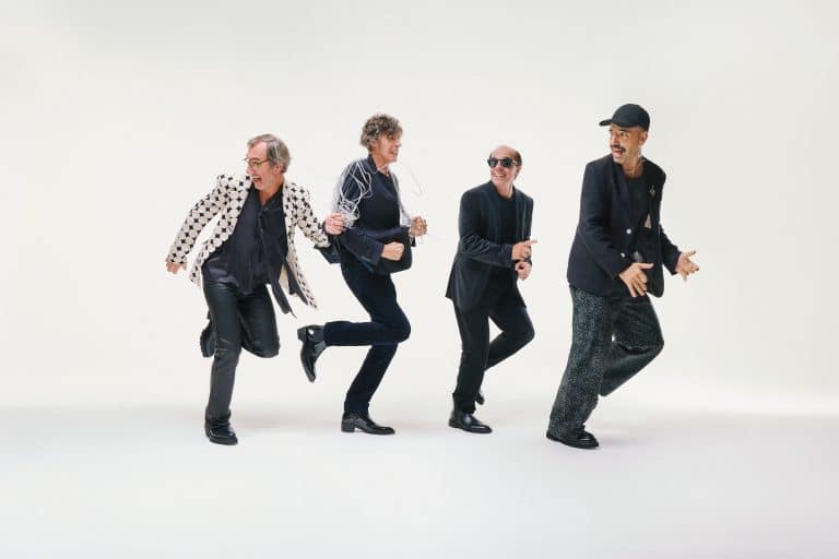 El Cuarteto de Nos abre nuevas “Puertas”: un disco para cruzar umbrales y espejismos