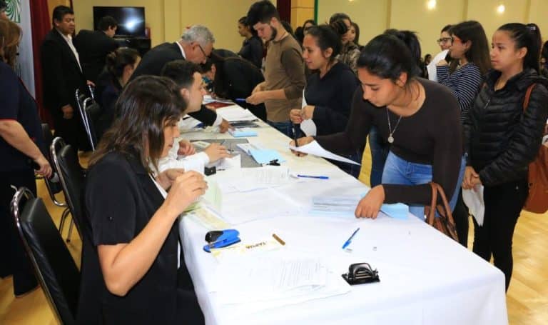 2.518 estudiantes beneficiarios de becas recibirán fondos de la EBY