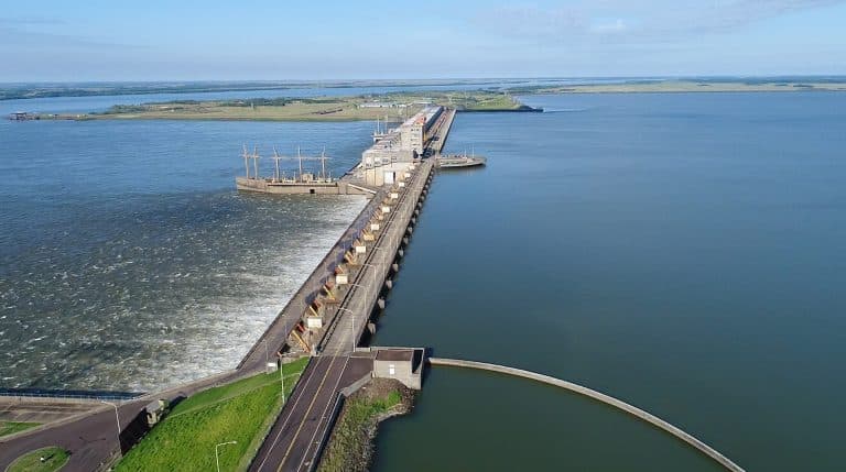 El vicepresidente, Pedro Alliana, podía firmar el acuerdo con Argentina sobre la tarifa de Yacyreta