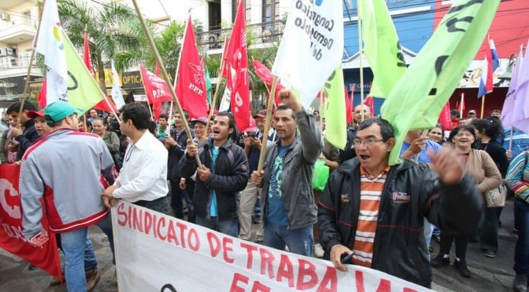 Se intensifica el debate sobre el salario mínimo. Sindicatos piden 15% de reajuste y el Estado contesta que solo 4% sería posible