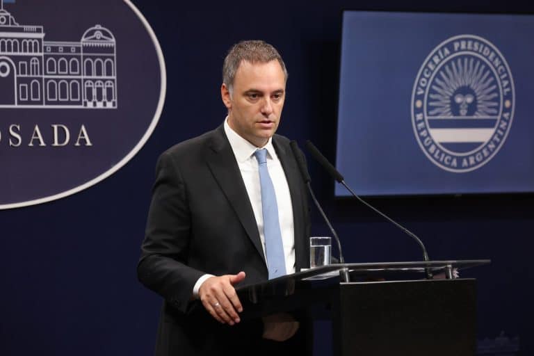 Argentina anuncia su nueva política migratoria: endurecerá ingreso y permanencia en el país