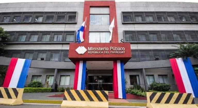 Fiscalía acusó a ex director financiero de la Municipalidad, a la esposa, a la secretaria y a la madre de la misma