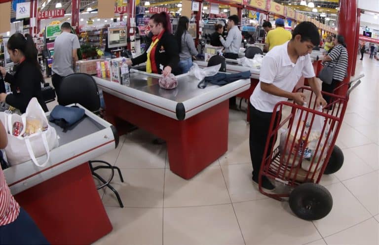 Suba de precios en alimentos influyó de nuevo en la inflación de abril, según informes del BCP